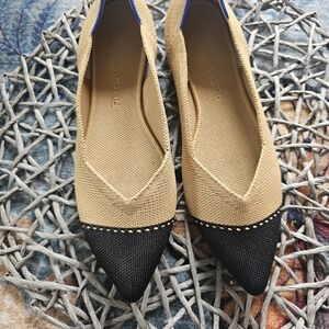Rothy's Women's Tan and Black Flats
